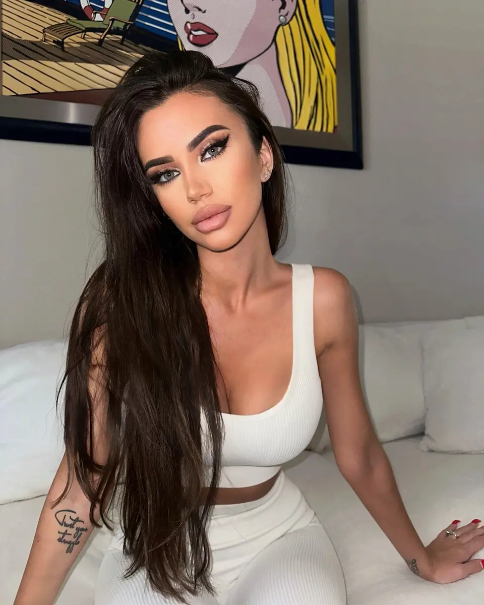 Amira escort in Dubai