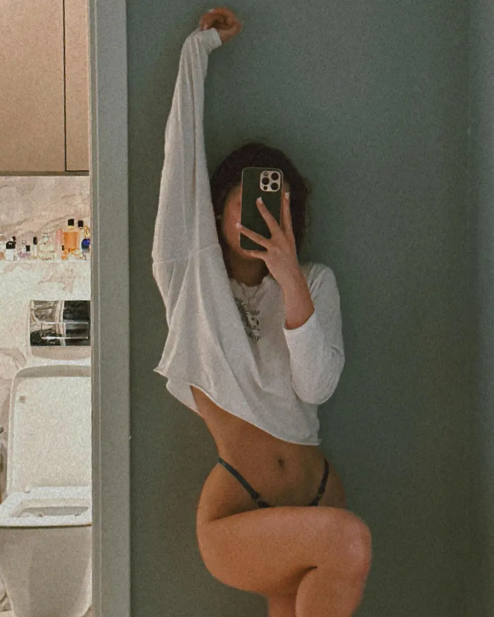 Favona escort in Dubai