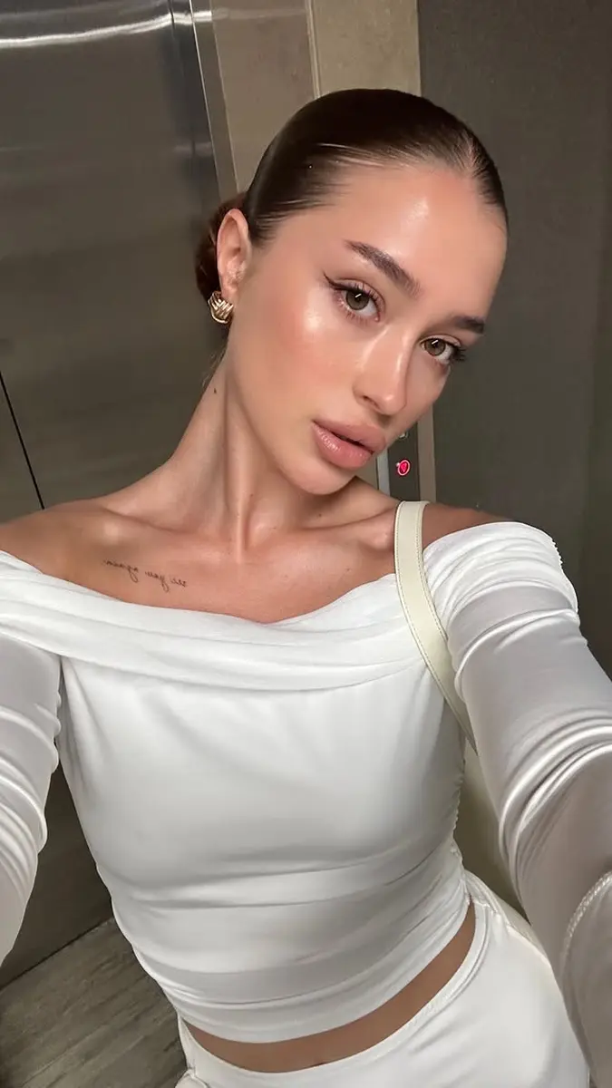 Favona escort in Dubai