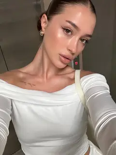 Favona escort in Dubai