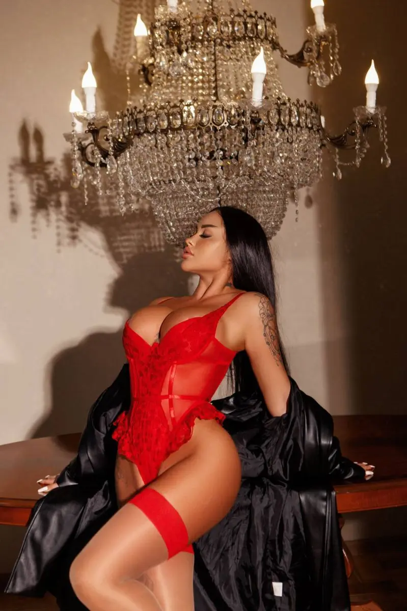 Felnida escort in Dubai