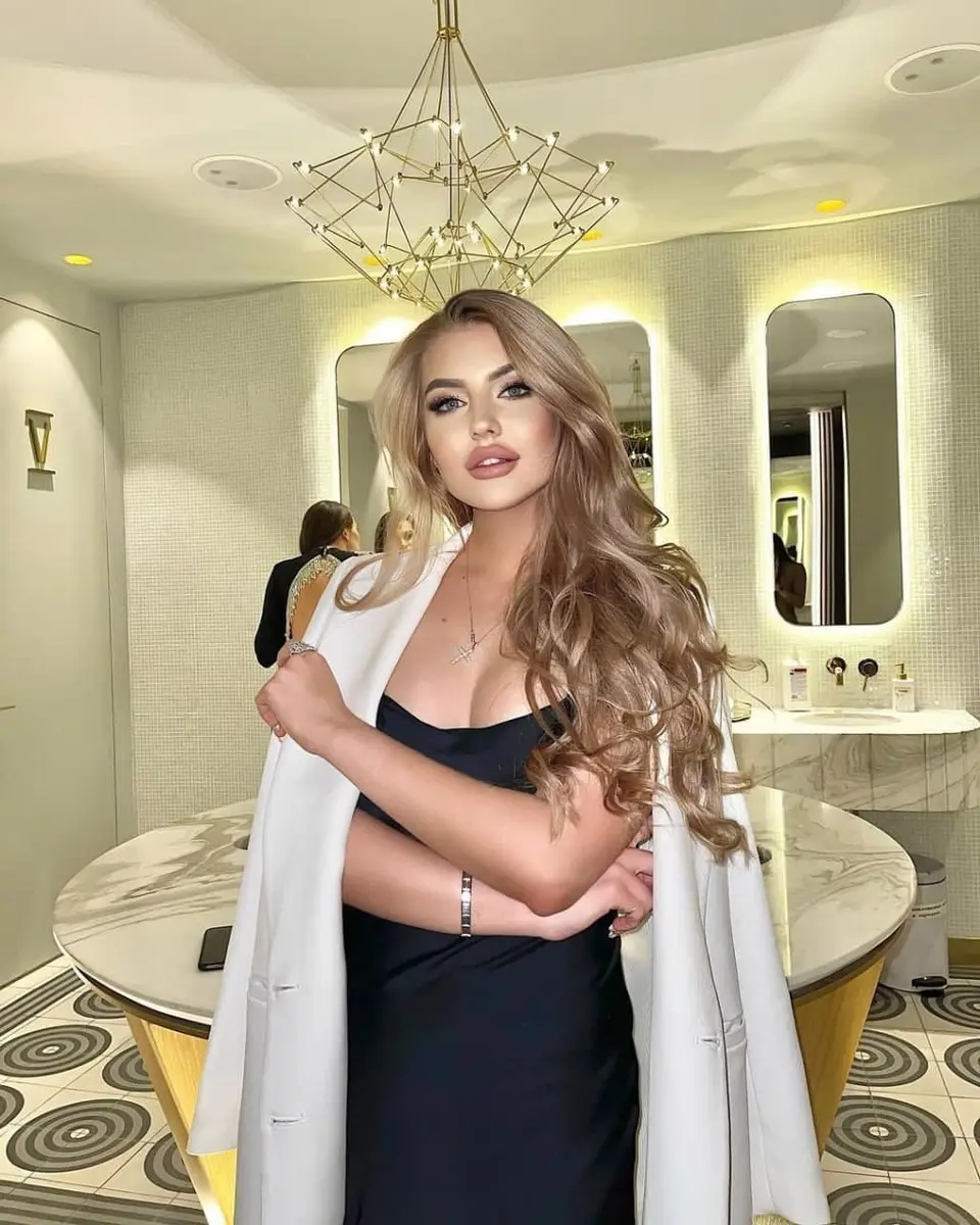 Sophia escort in Dubai