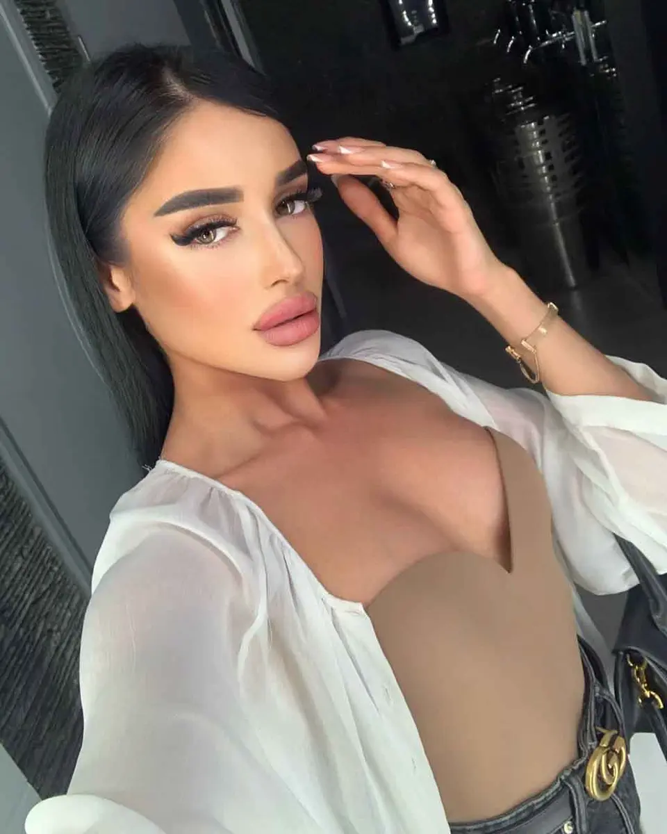 Suzanne escort in Dubai